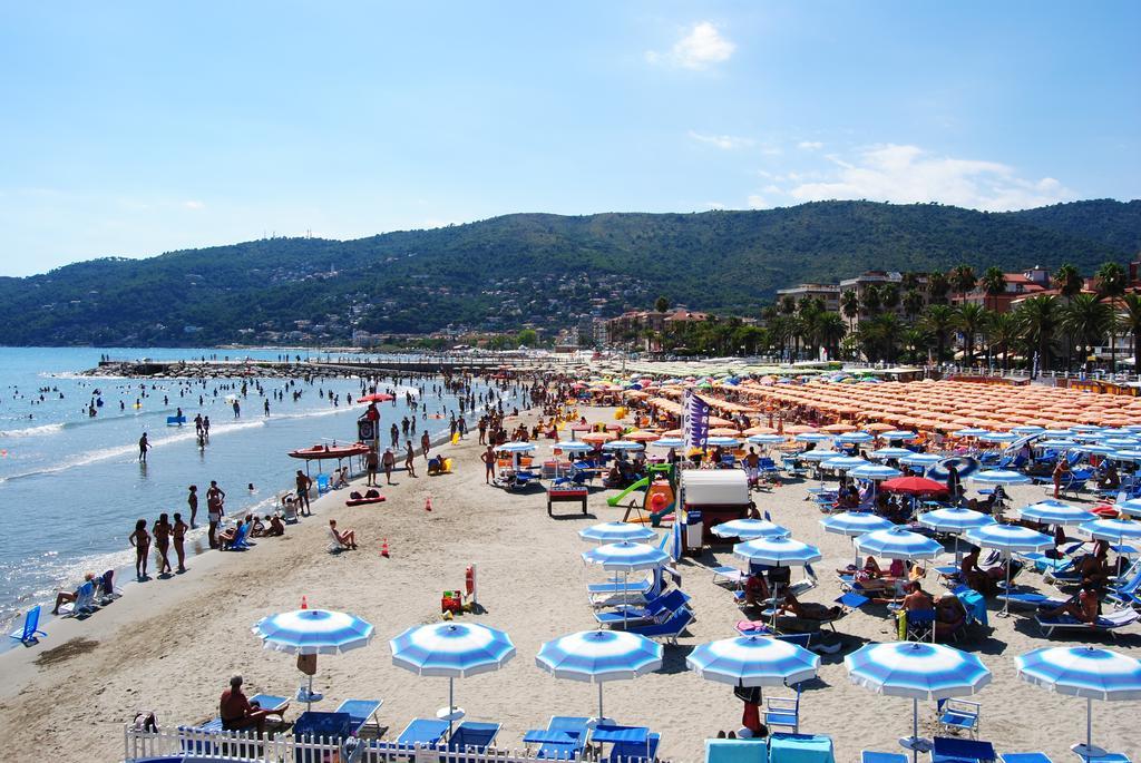 Appartamento Frontemare Marina dʼMarina dʼAndora Kültér fotó