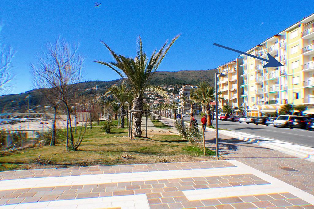 Appartamento Frontemare Marina dʼMarina dʼAndora Kültér fotó