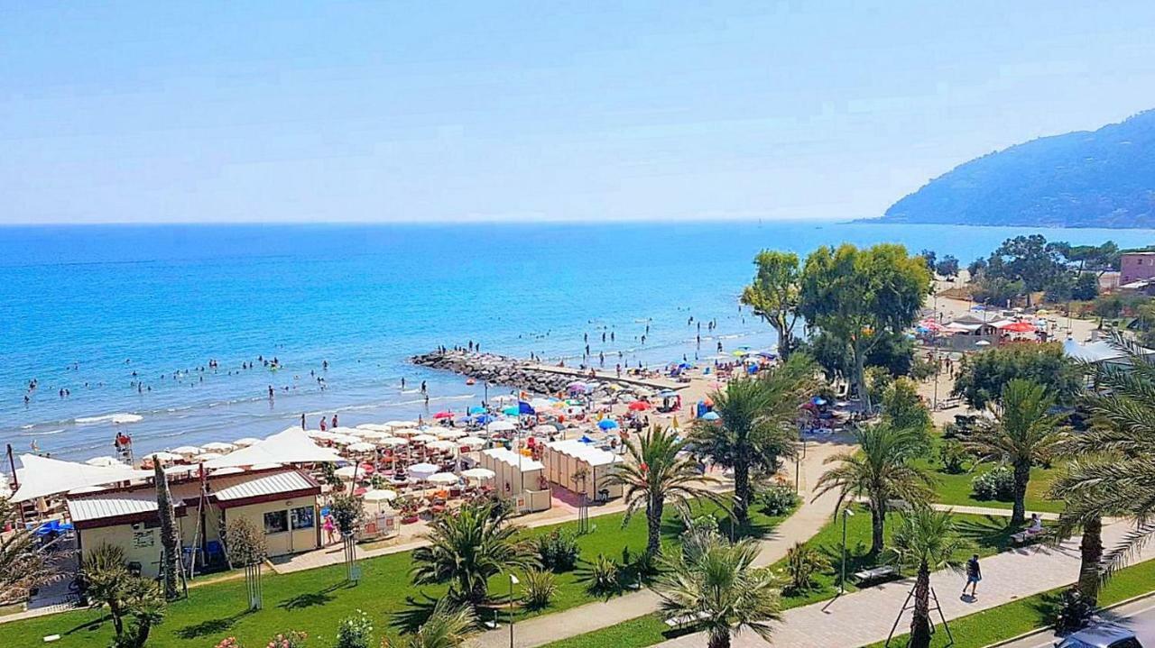 Appartamento Frontemare Marina dʼMarina dʼAndora Kültér fotó