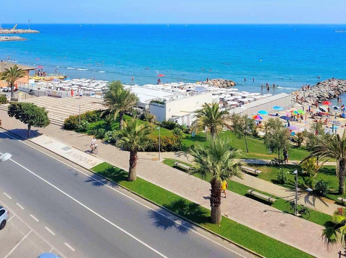 Appartamento Frontemare Marina dʼMarina dʼAndora Kültér fotó