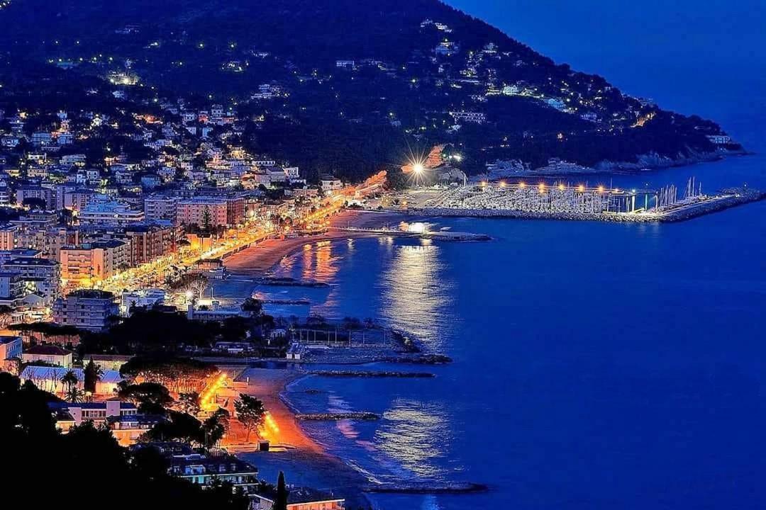 Appartamento Frontemare Marina dʼMarina dʼAndora Kültér fotó