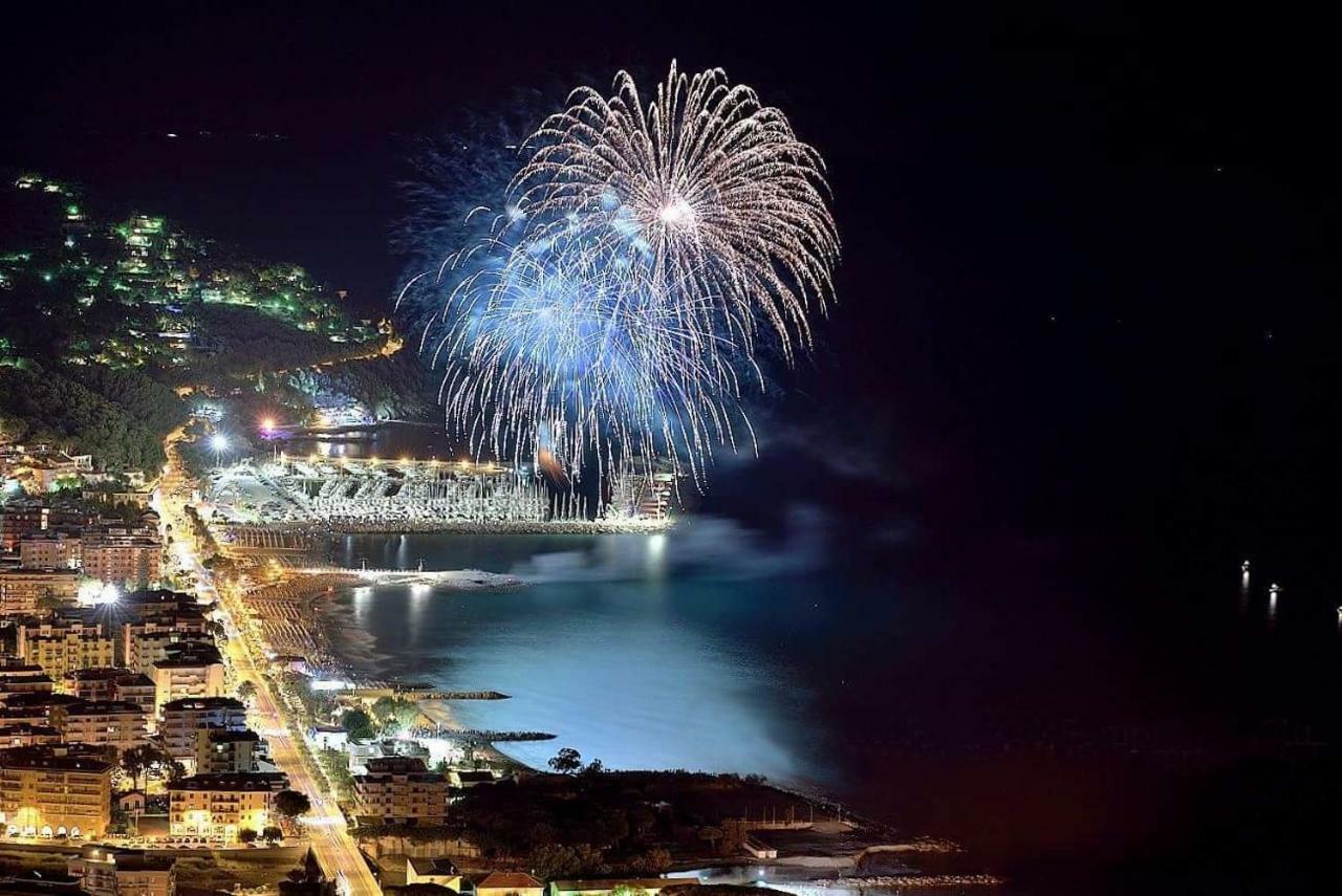 Appartamento Frontemare Marina dʼMarina dʼAndora Kültér fotó